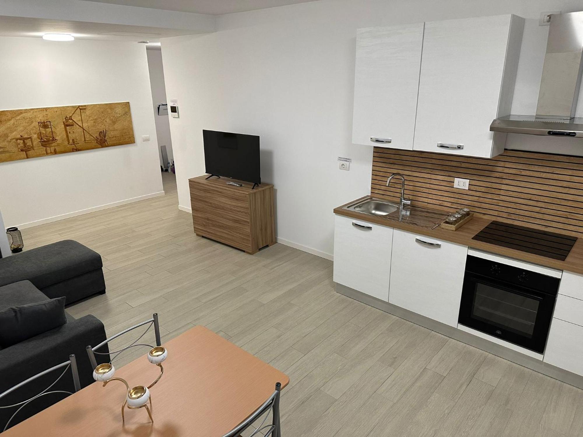 Casa Ideale Tim Appartmanti Moderni Vicina Al Centro Lecco Eksteriør billede