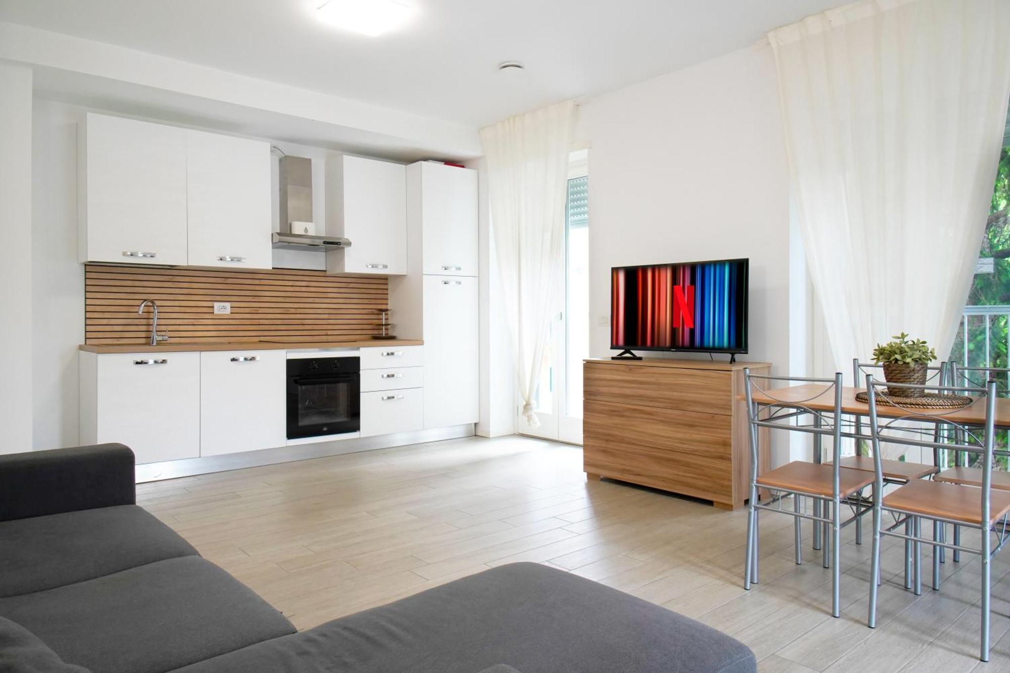 Casa Ideale Tim Appartmanti Moderni Vicina Al Centro Lecco Eksteriør billede