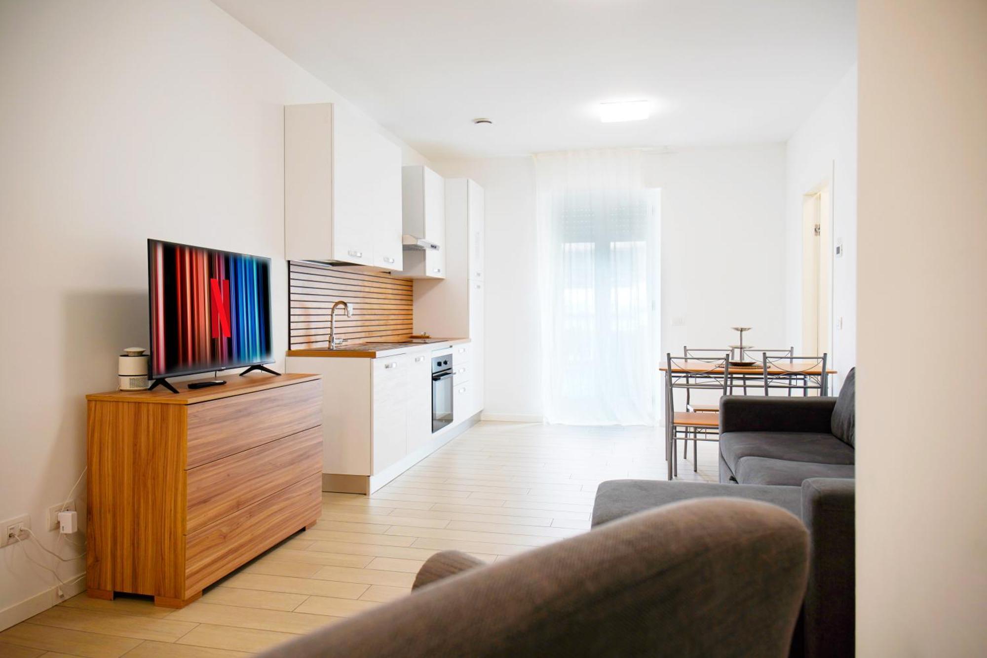 Casa Ideale Tim Appartmanti Moderni Vicina Al Centro Lecco Eksteriør billede