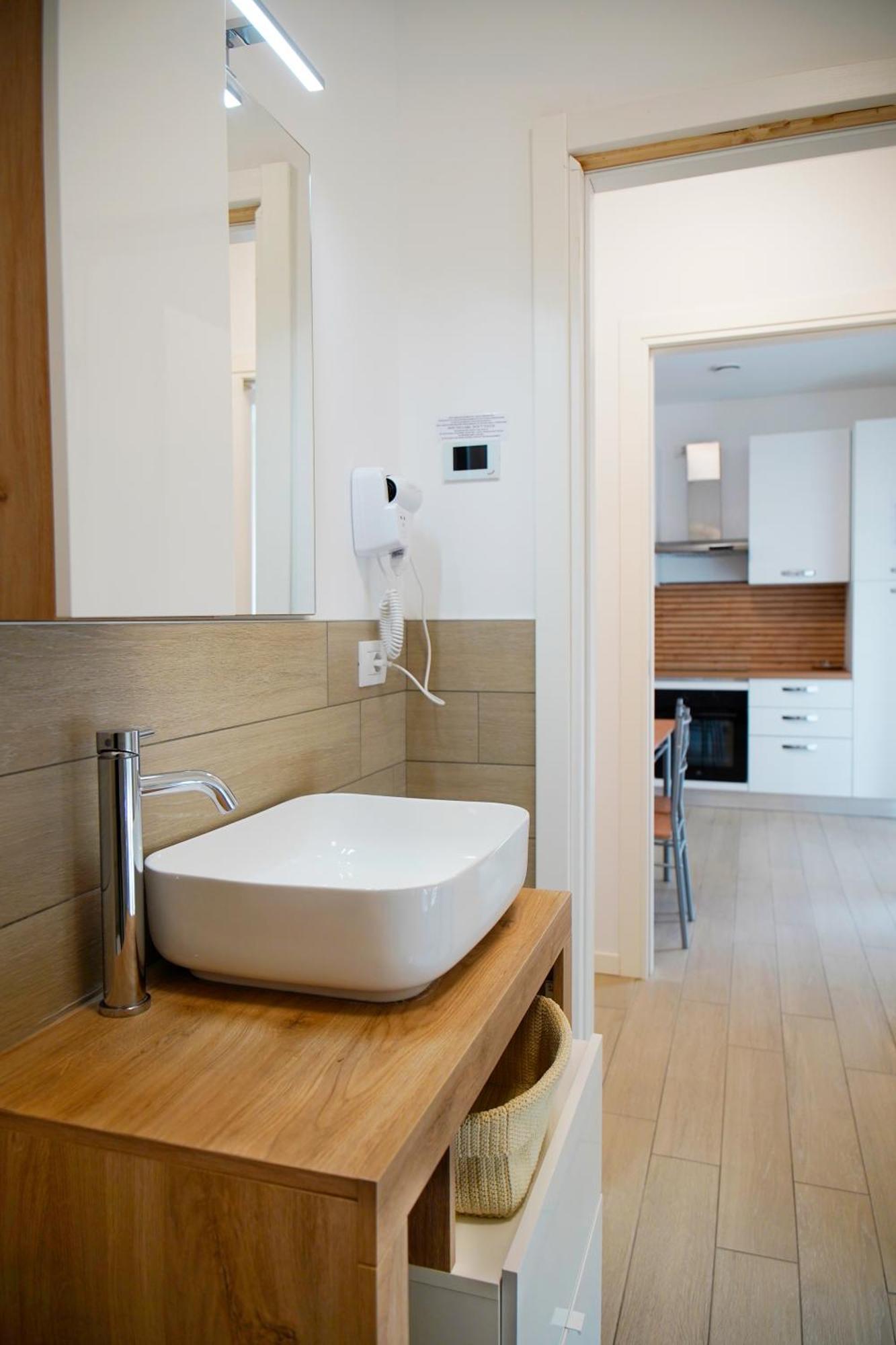 Casa Ideale Tim Appartmanti Moderni Vicina Al Centro Lecco Eksteriør billede