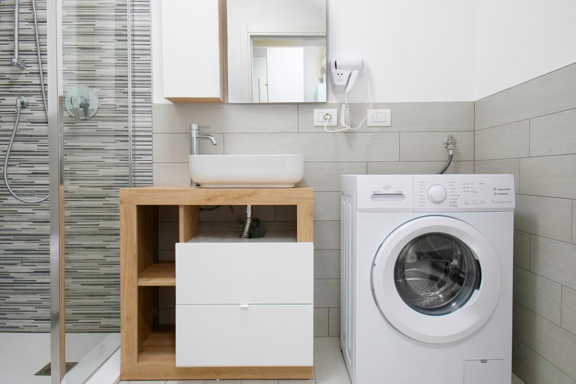 Casa Ideale Tim Appartmanti Moderni Vicina Al Centro Lecco Eksteriør billede